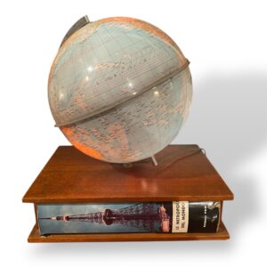 Mappamondo con libro
